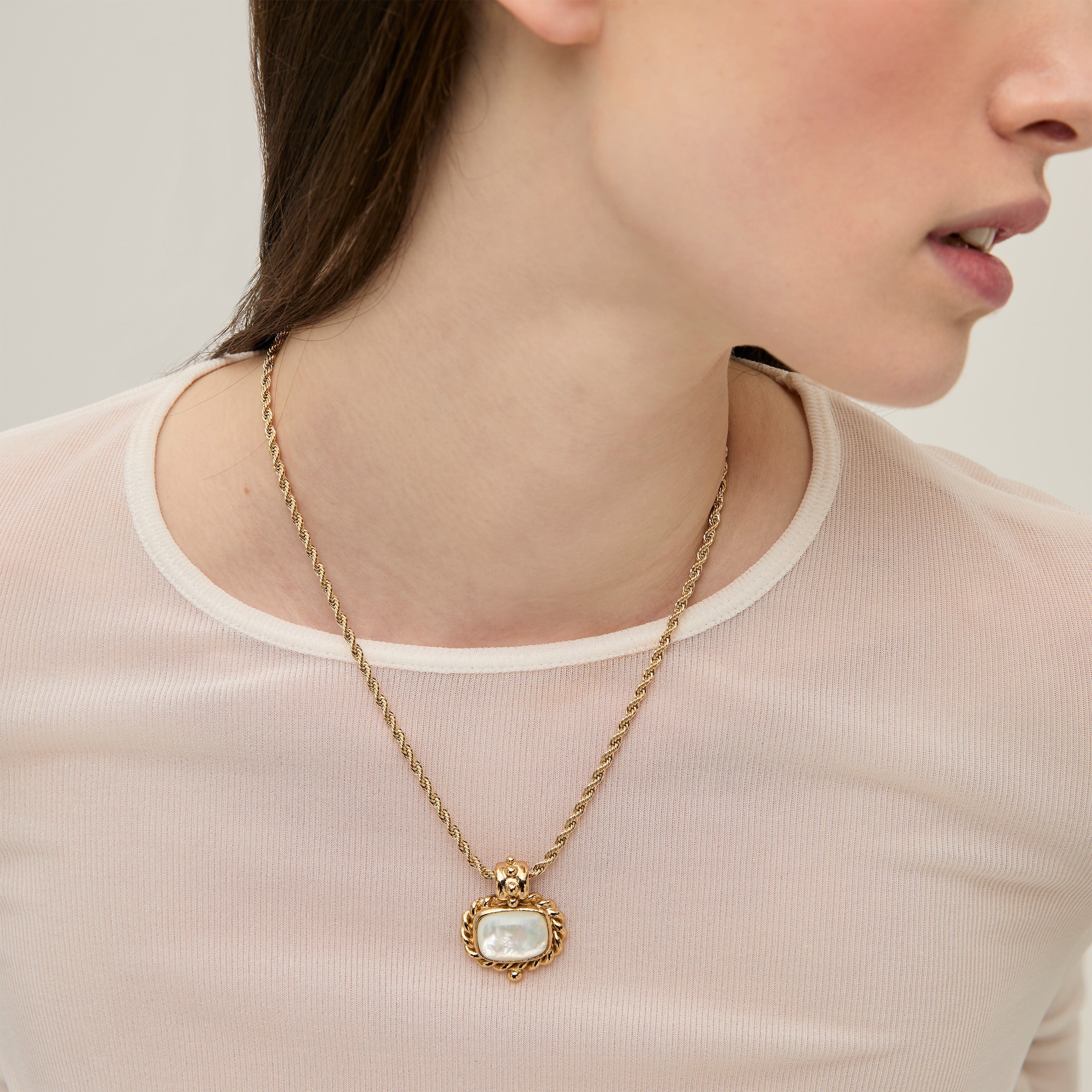 Amarante Necklace - White Mother-of-Pearl
